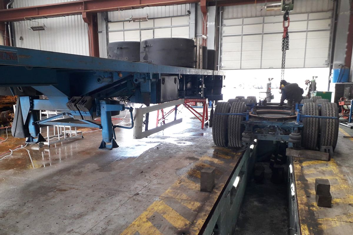 Repair of the mechanical steering of an extendable platform, with hydraulic steering, Trayl-ona