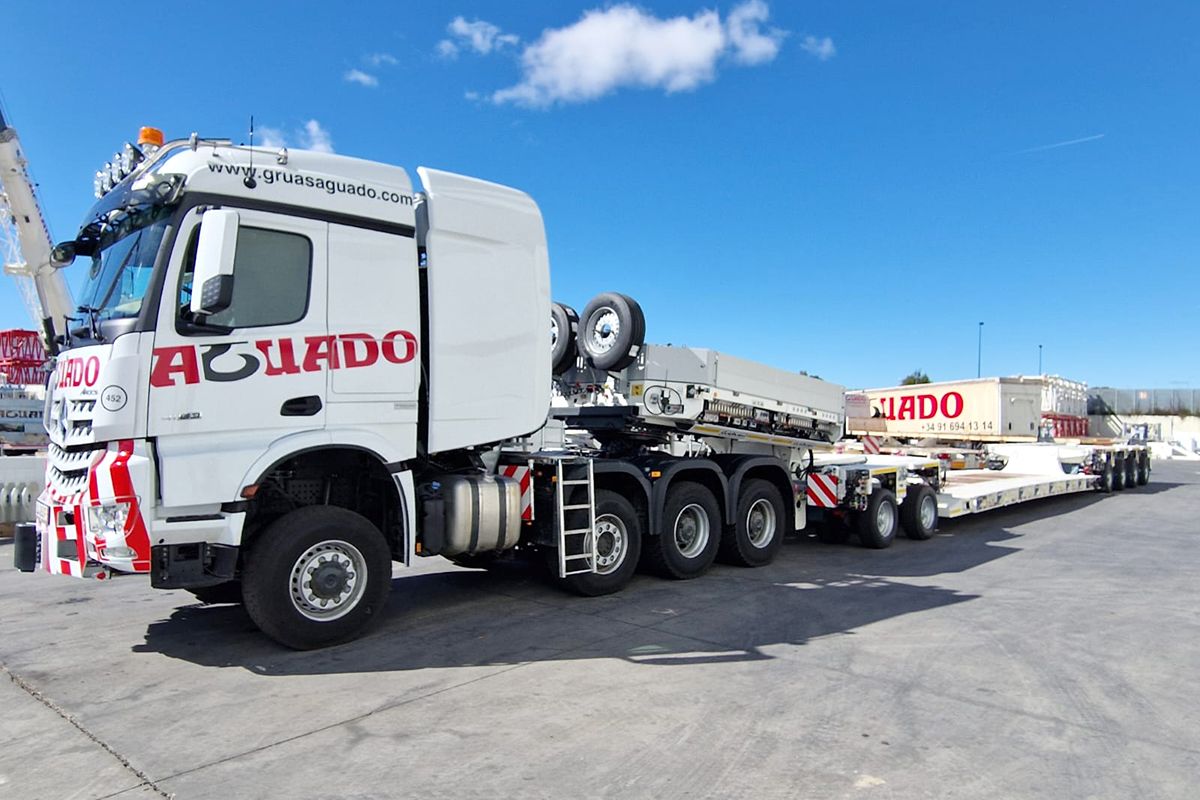 Delivery to Gruas Aguado of several THP/FT Series equipment from Goldhofer.